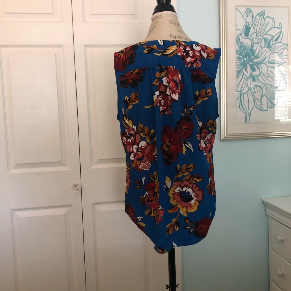 Floral Sleeveless Shell Blouse by Dalia - Picture 5 of 5